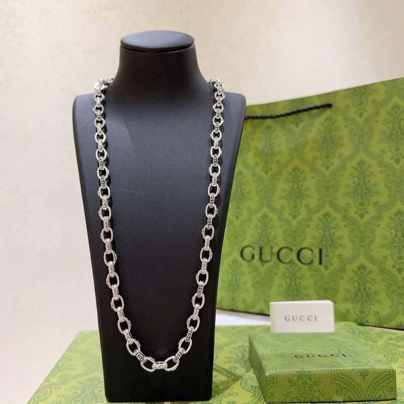 G*u*i necklaces